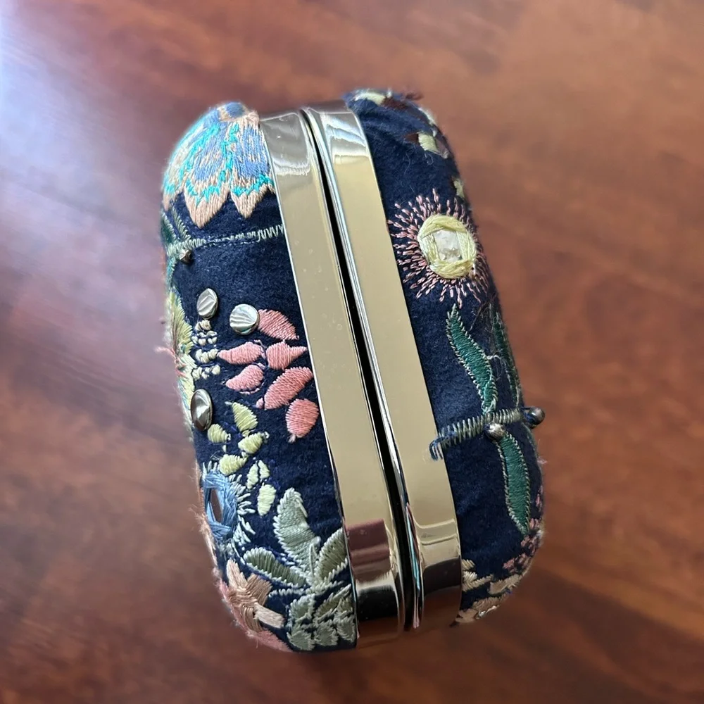 NWT w/ defect Zara Embroidery Beaded Clutch Box MINAUDIÈRE